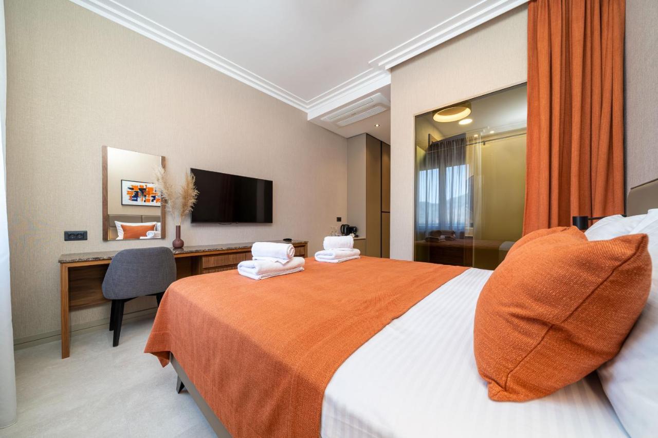 C Group Apartments コトル エクステリア 写真