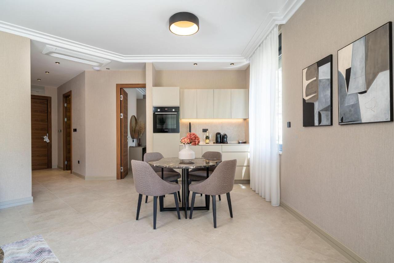 C Group Apartments コトル エクステリア 写真