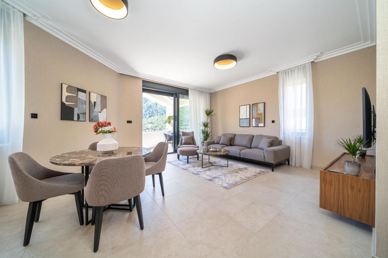 C Group Apartments コトル エクステリア 写真