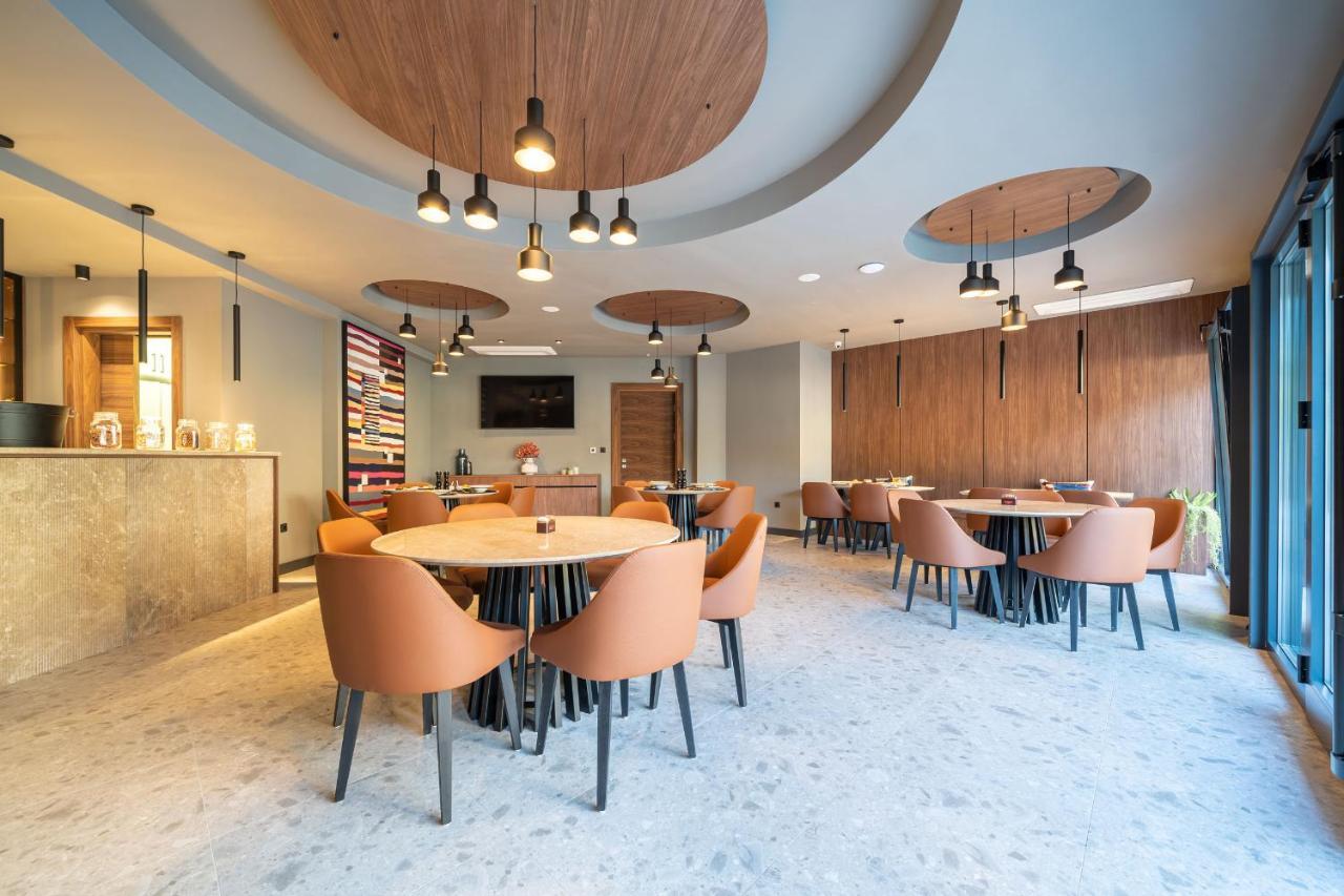 C Group Apartments コトル エクステリア 写真